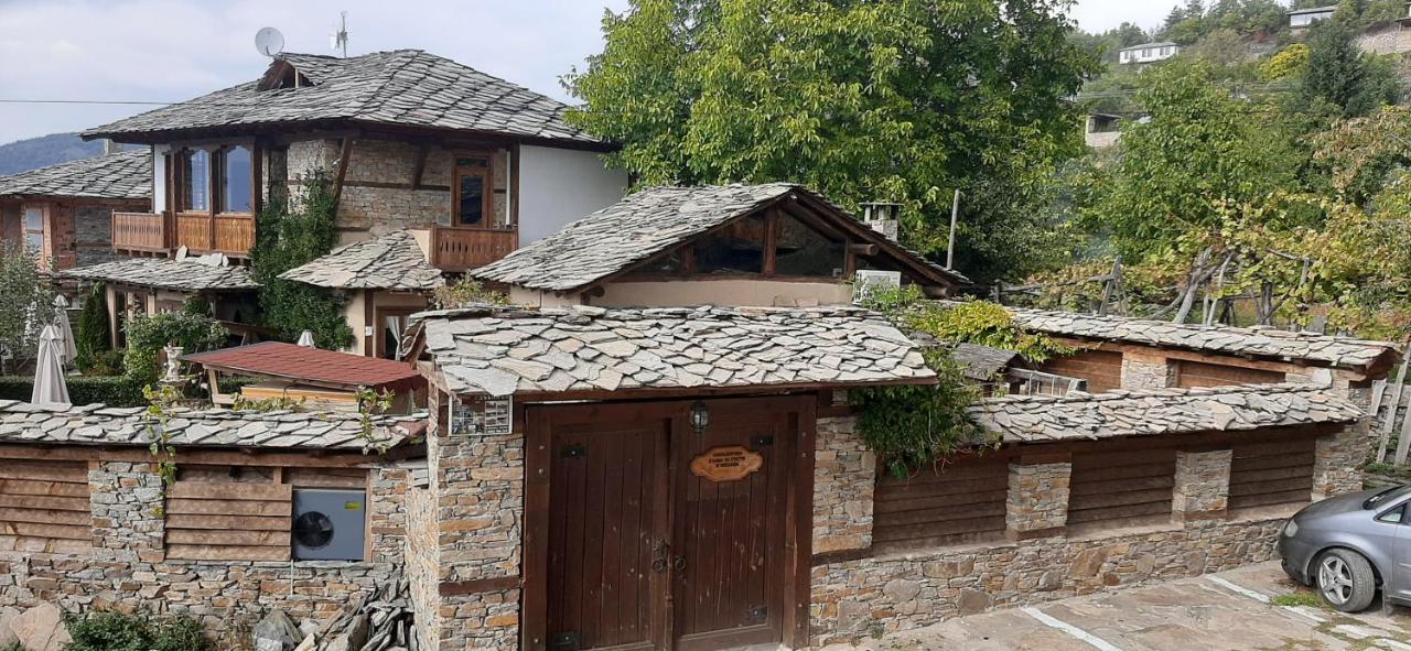 Семеен Хотел Скендерова Къща Leshten Bagian luar foto