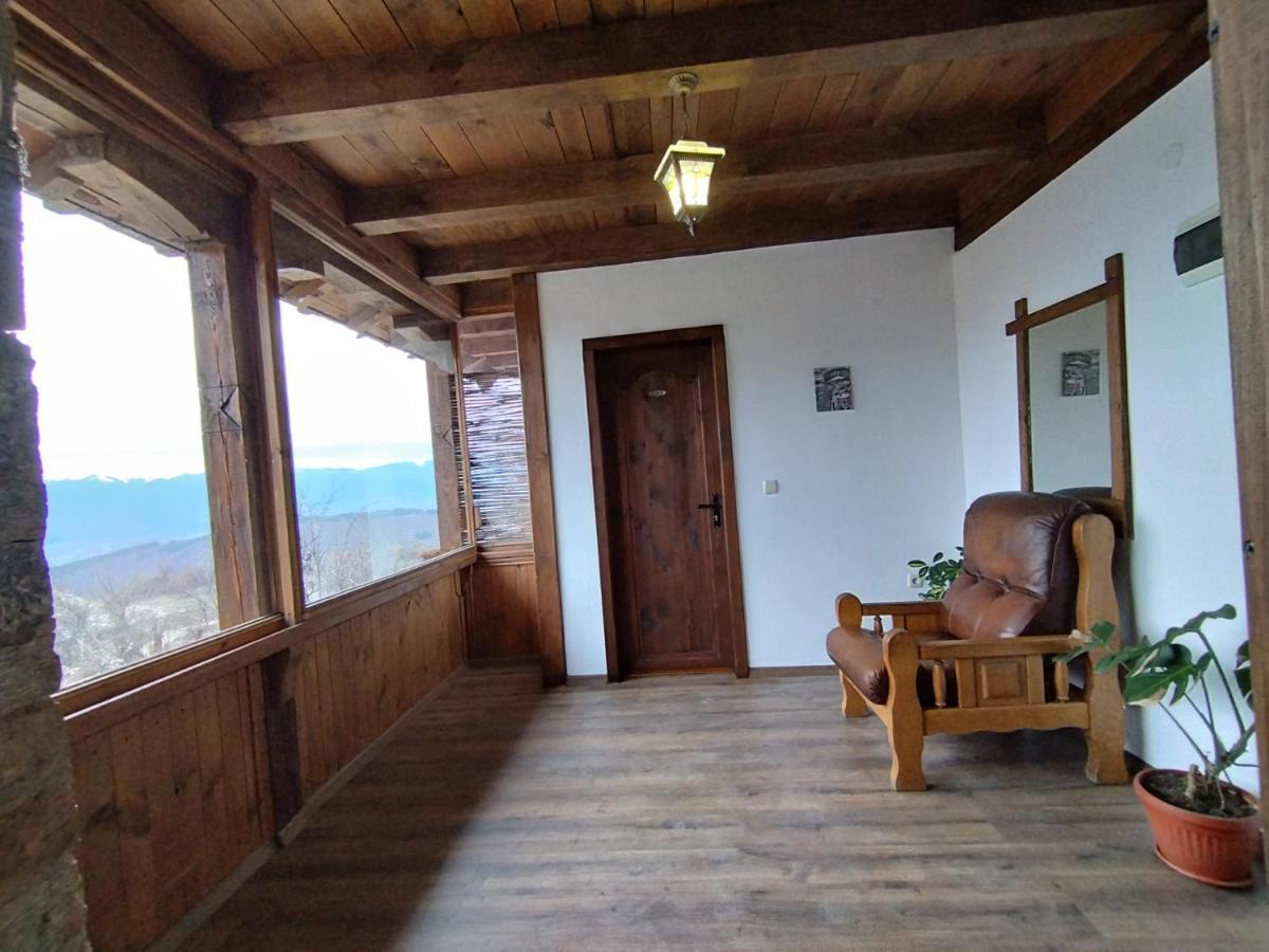 Семеен Хотел Скендерова Къща Leshten Bagian luar foto