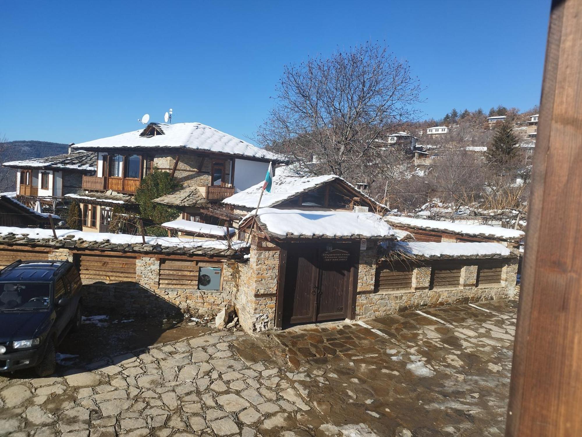 Семеен Хотел Скендерова Къща Leshten Bagian luar foto